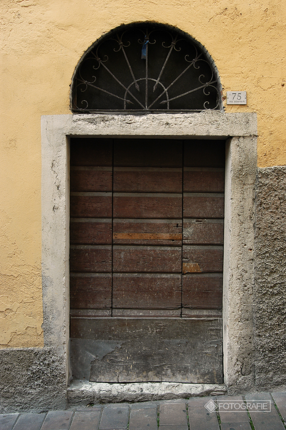 Doors 048